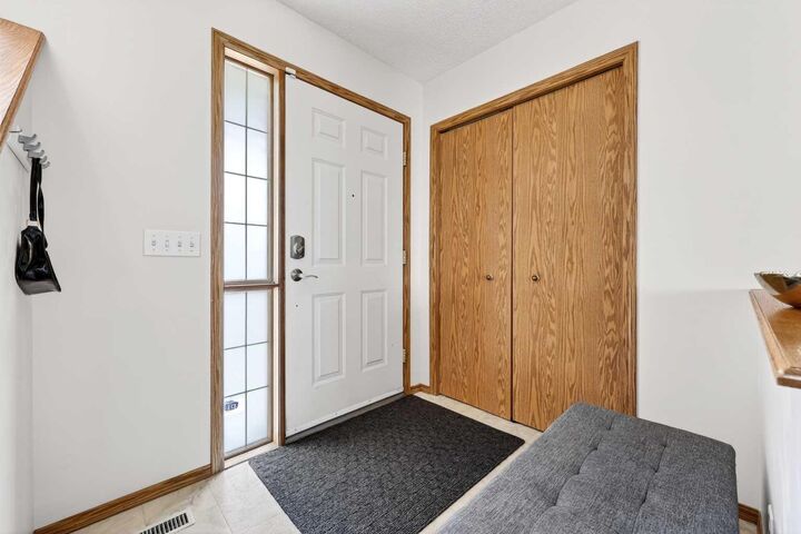 Property Photo:  112 Hidden Ranch Crescent NW  AB T3A 5W3 