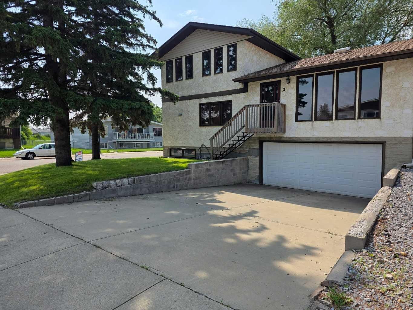 Property Photo: 2 Nichols Crescent AB T4P 1P6