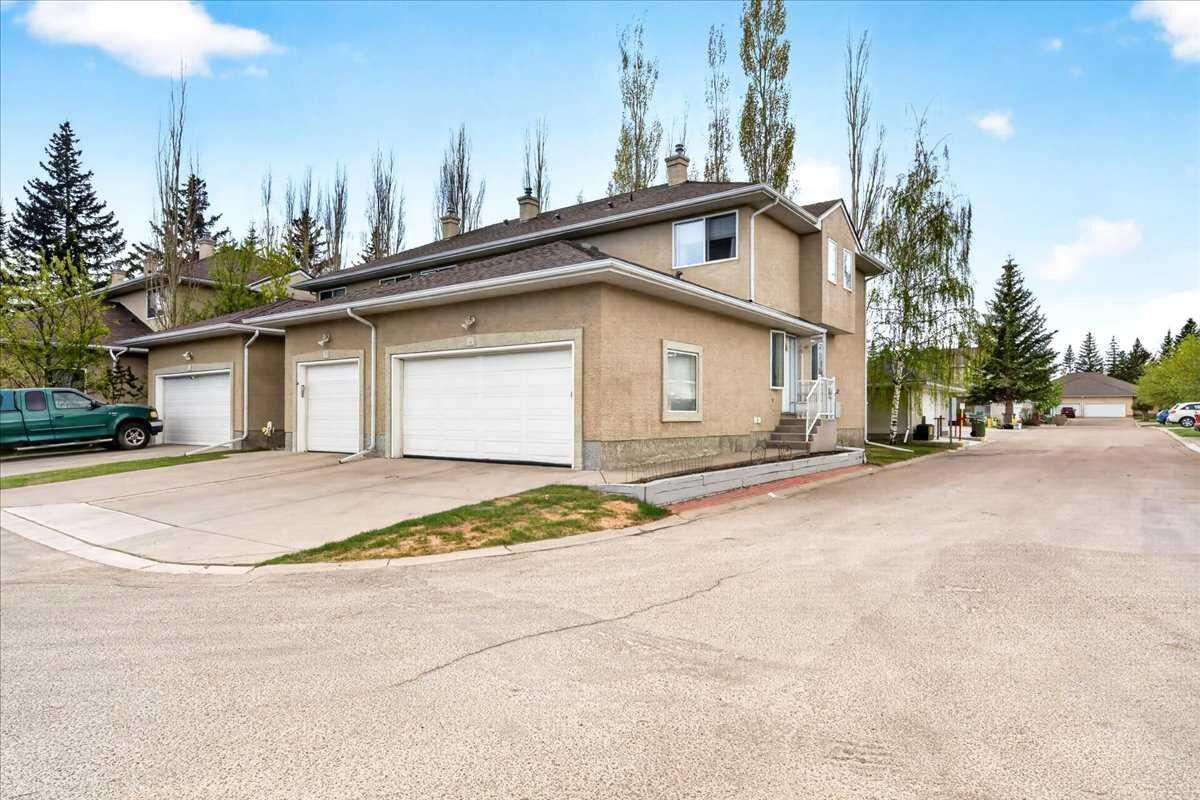 Property Photo:  15 Cedarview Mews  AB T2W 6H8 