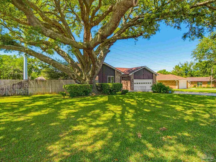 Property Photo:  2636 Tinosa Cir  FL 32526 