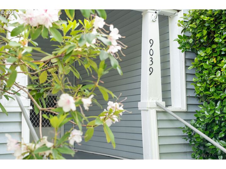 Property Photo: 9039 N Richmond Ave OR 97203