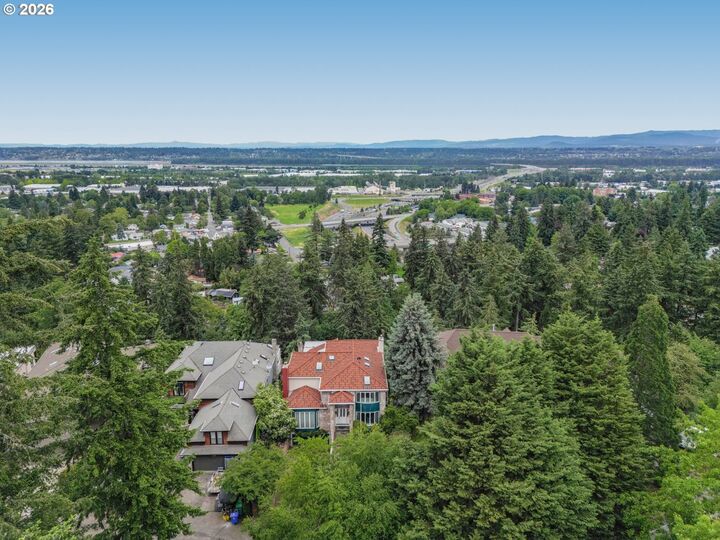 Property Photo: 9101 NE Cliff St OR 97220