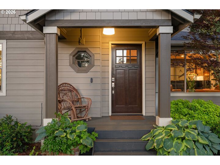 Property Photo:  2051 Madison St  OR 97405 