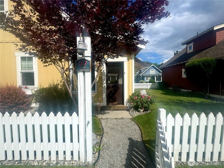 Property Photo: 107 Barefoot Lane WA 98844
