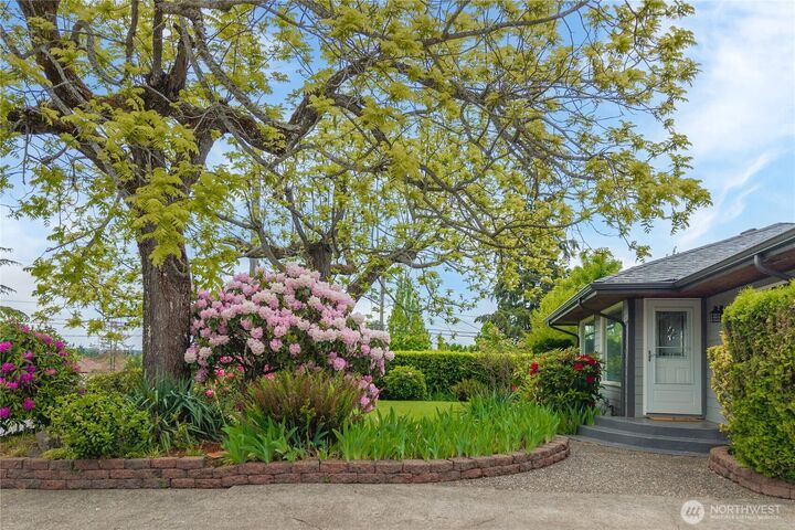 Property Photo:  2911  Elwood Drive W  WA 98466 