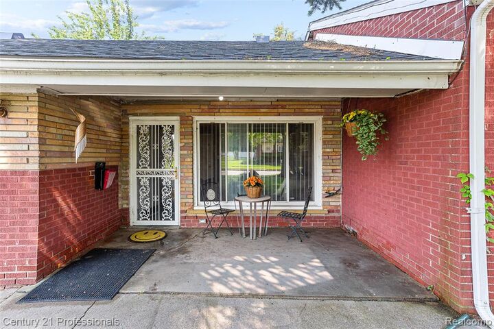 Property Photo: 3231 Spruce Street MI 48141