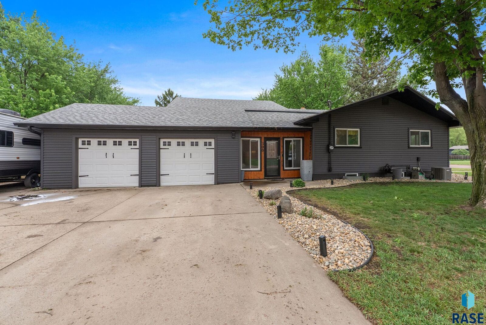 Property Photo:  300 W Maple St  SD 57064 