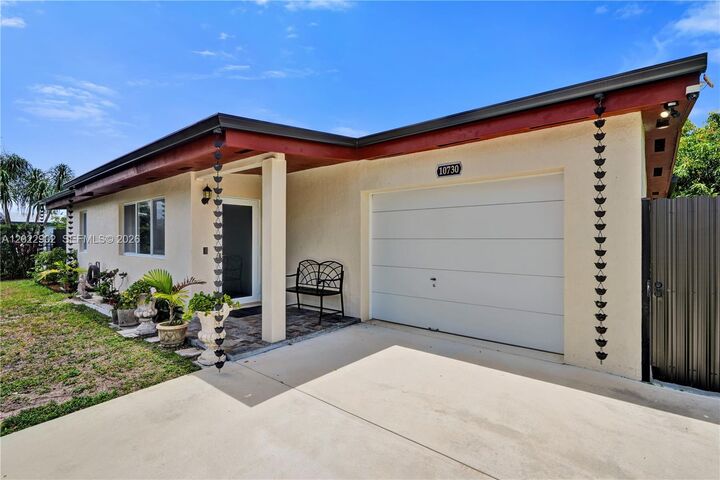 Property Photo:  10730 SW 47th St  FL 33165 