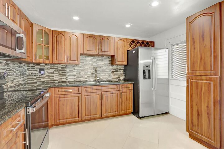 Property Photo:  1475 NE 125th Ter 408H  FL 33161 