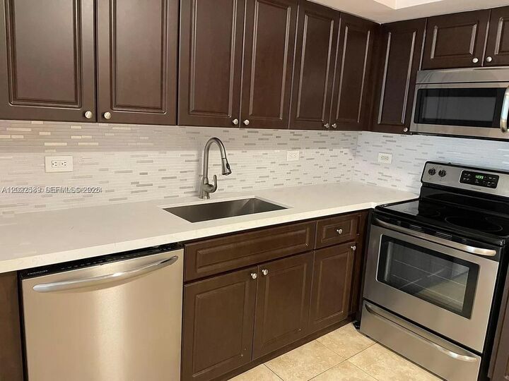 Property Photo:  3690 N 56th Ave 916  FL 33021 