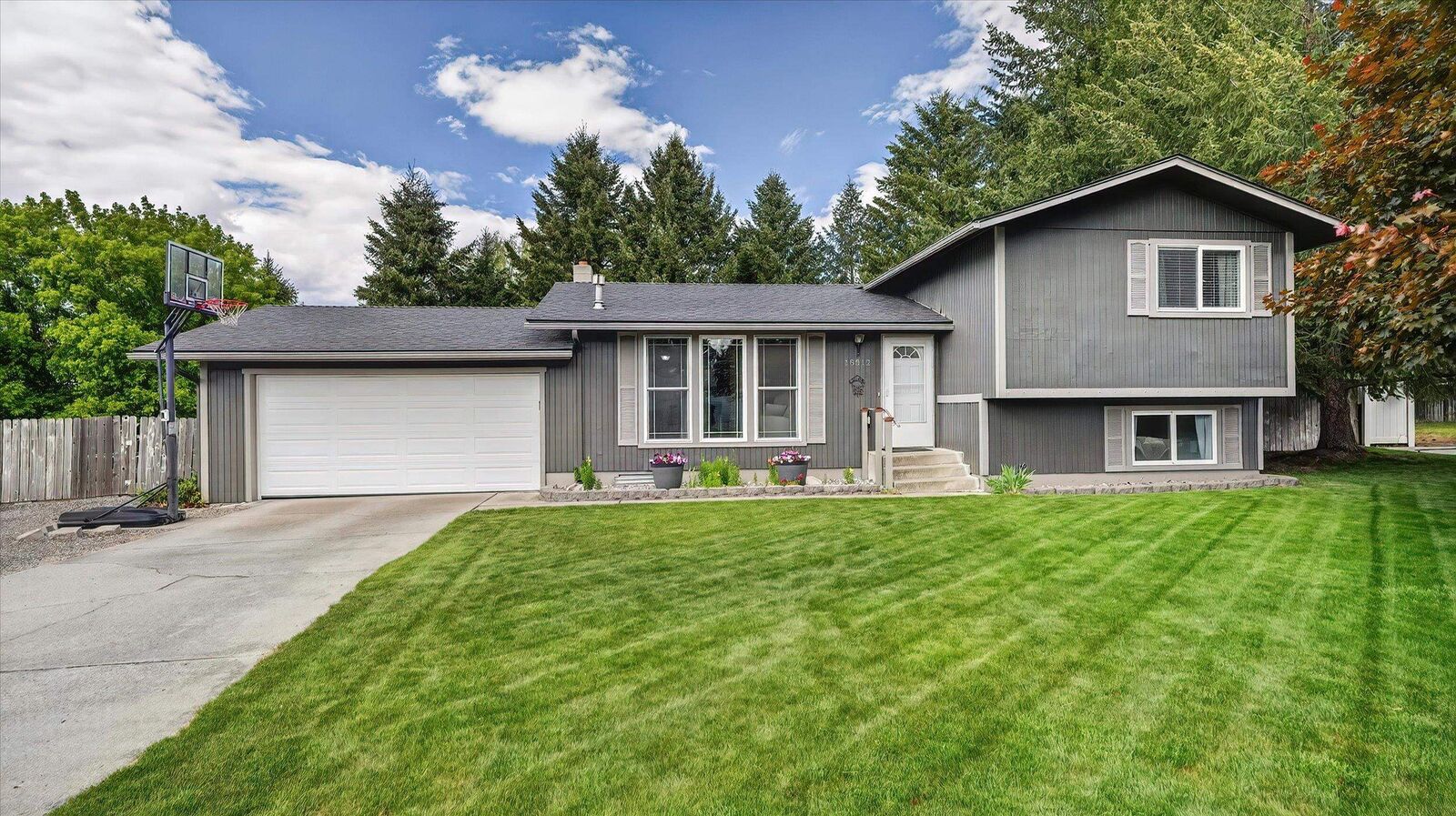 Property Photo: 15312 N Sheridan St WA 99021