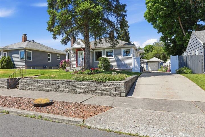 Property Photo: 4023 N Hawthorne St WA 99205