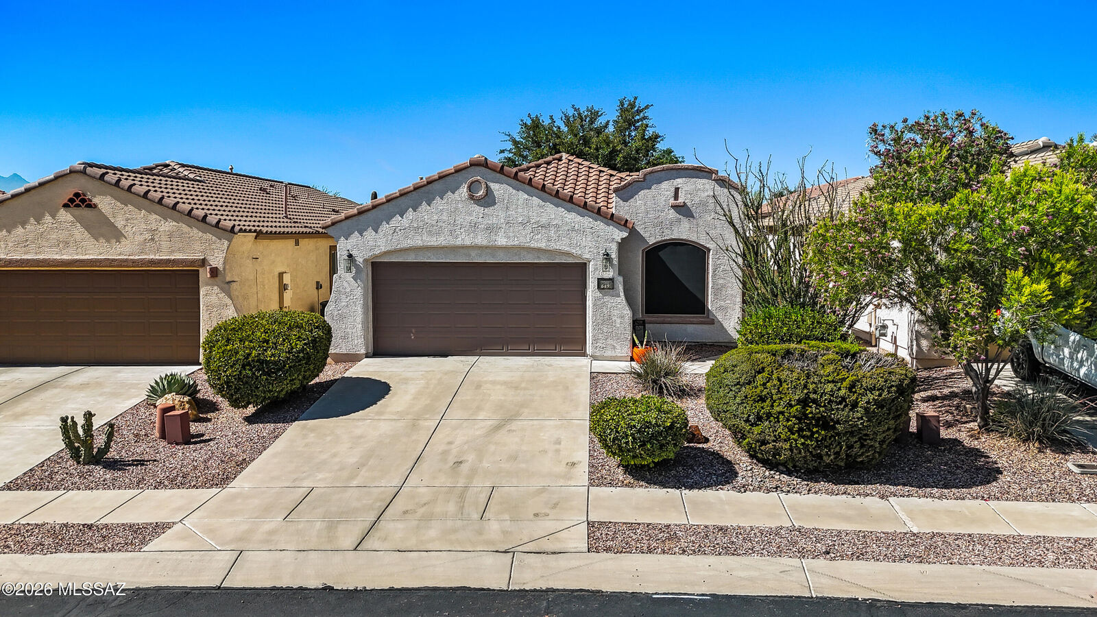 Property Photo:  649 W Calle Media Luz  AZ 85629 