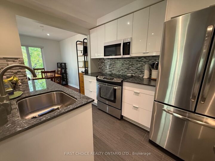 Property Photo: 130 Greenfield Avenue C ON K1S 5L2