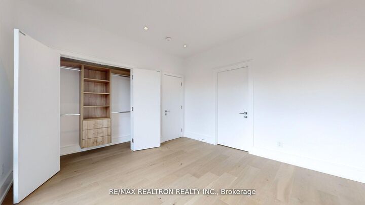 Property Photo: 84 Murray Drive ON L4G 2C3