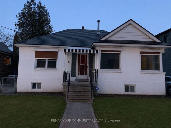 54 Ash Crescent — photo 1
