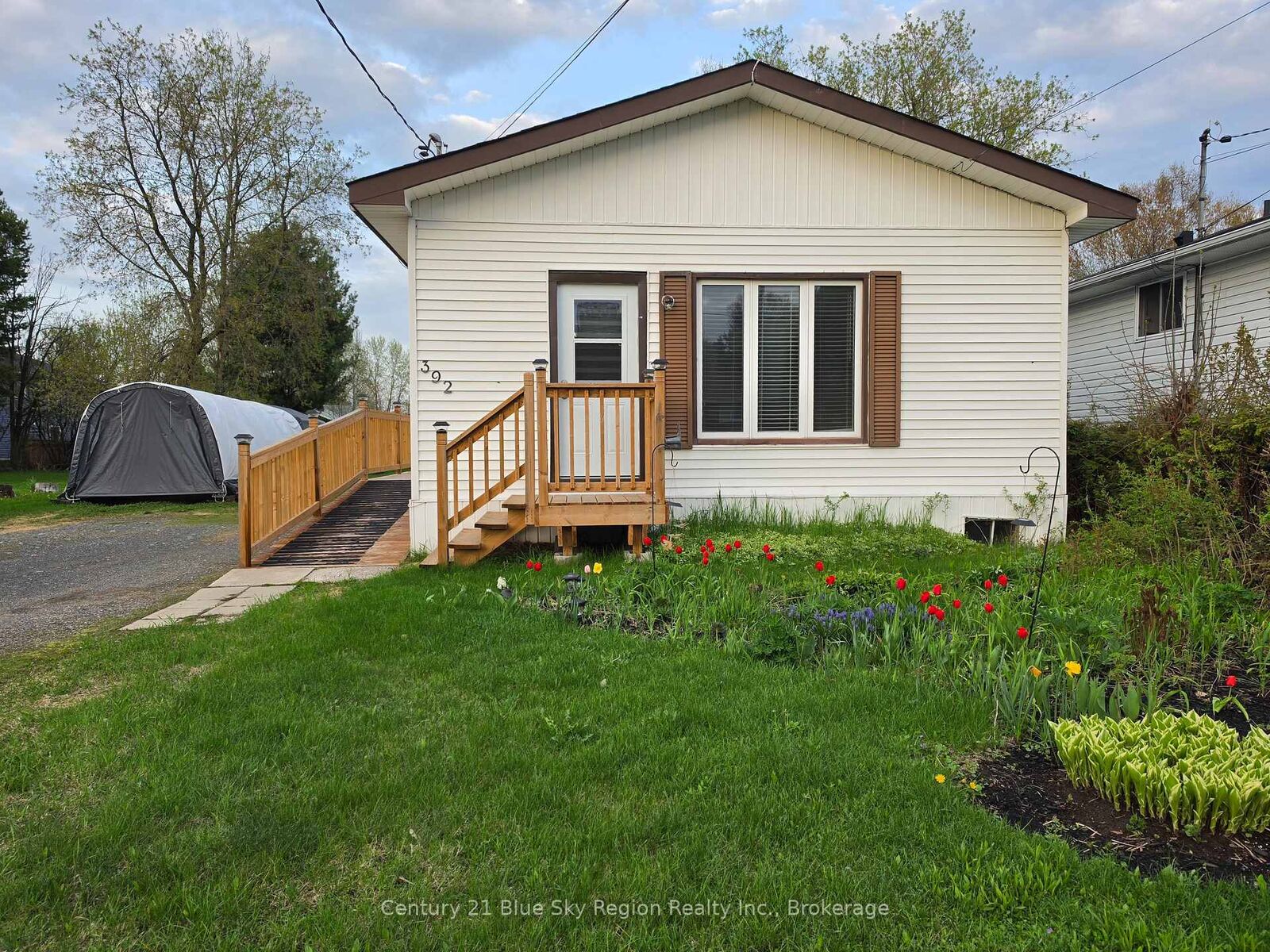 Property Photo: 392 Holditch Street ON P2B 3C7