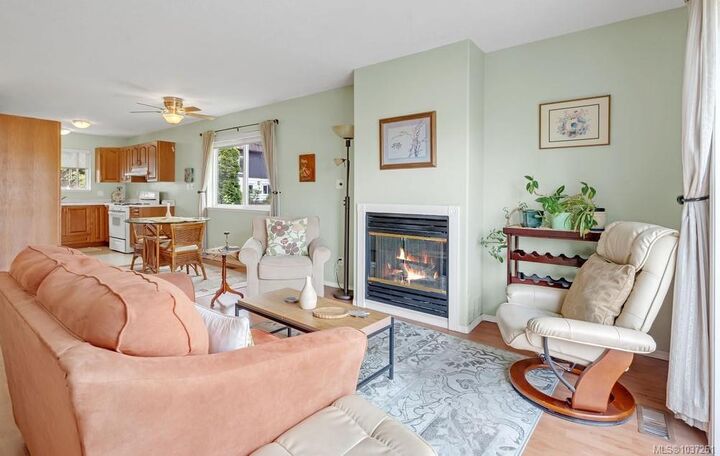 Property Photo: 1129A 2nd Ave 3 BC V9G 1A2