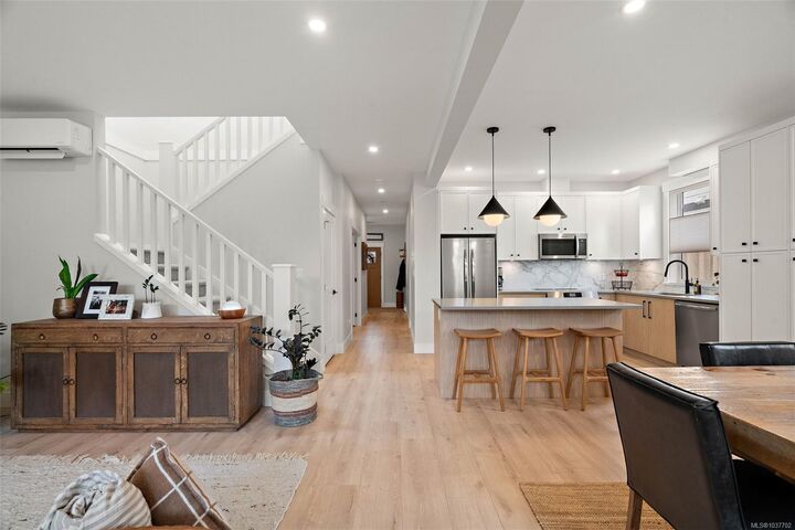 2274 Evelyn Lane — photo 1