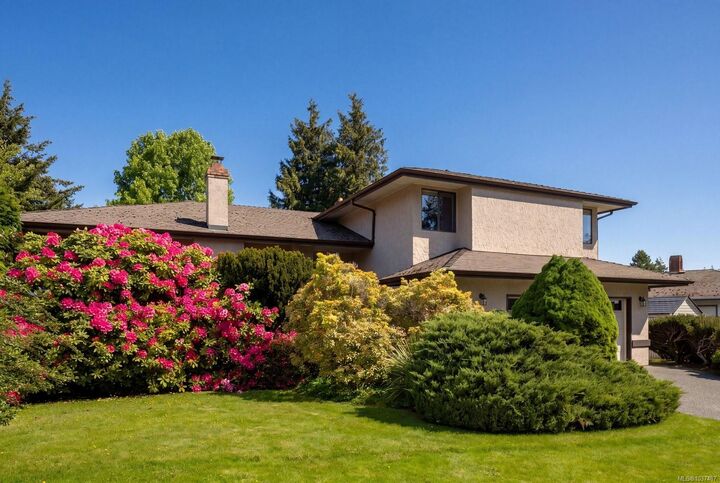 Property Photo:  1986 Wenman Dr  BC V8N 2P8 