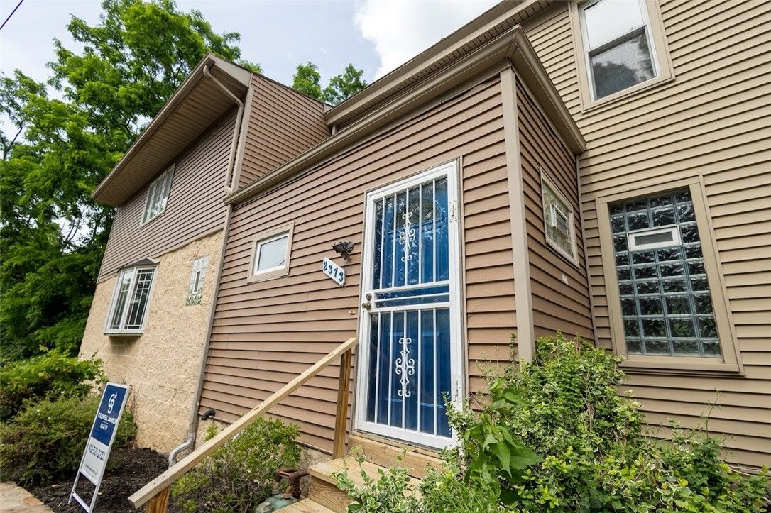 Property Photo:  2373 Hopeland St  PA 15210 