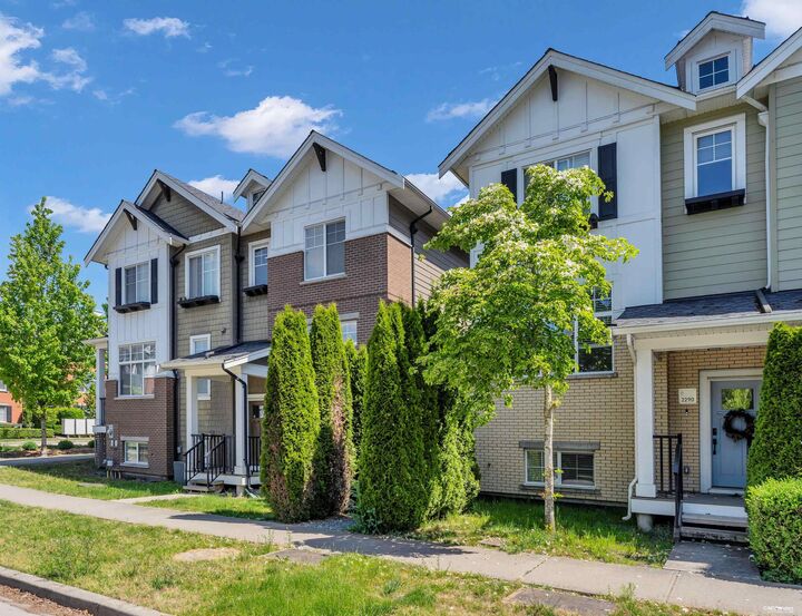 Property Photo: 2290 164A Street BC V3Z 0L8