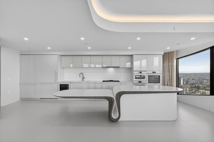 Property Photo: 1033 Nelson St 5302 BC V6E 0E5
