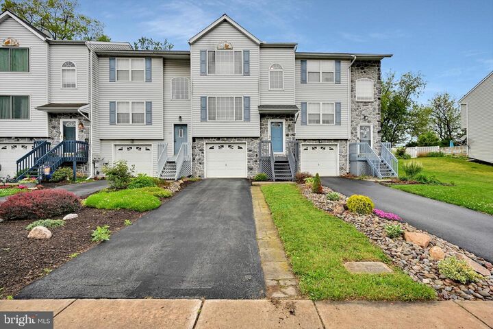 Property Photo:  186 Riders Way  PA 17042 