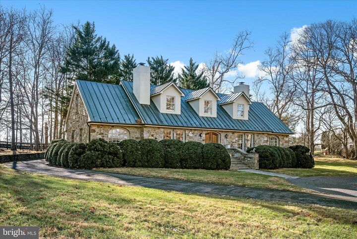 Property Photo:  34520 Atoka Chase Lane  VA 20117 