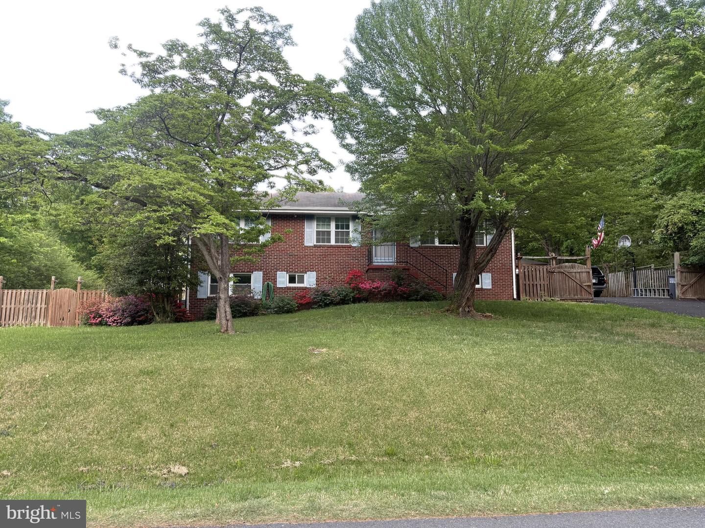 Property Photo:  7817 Howard Street  VA 20111 