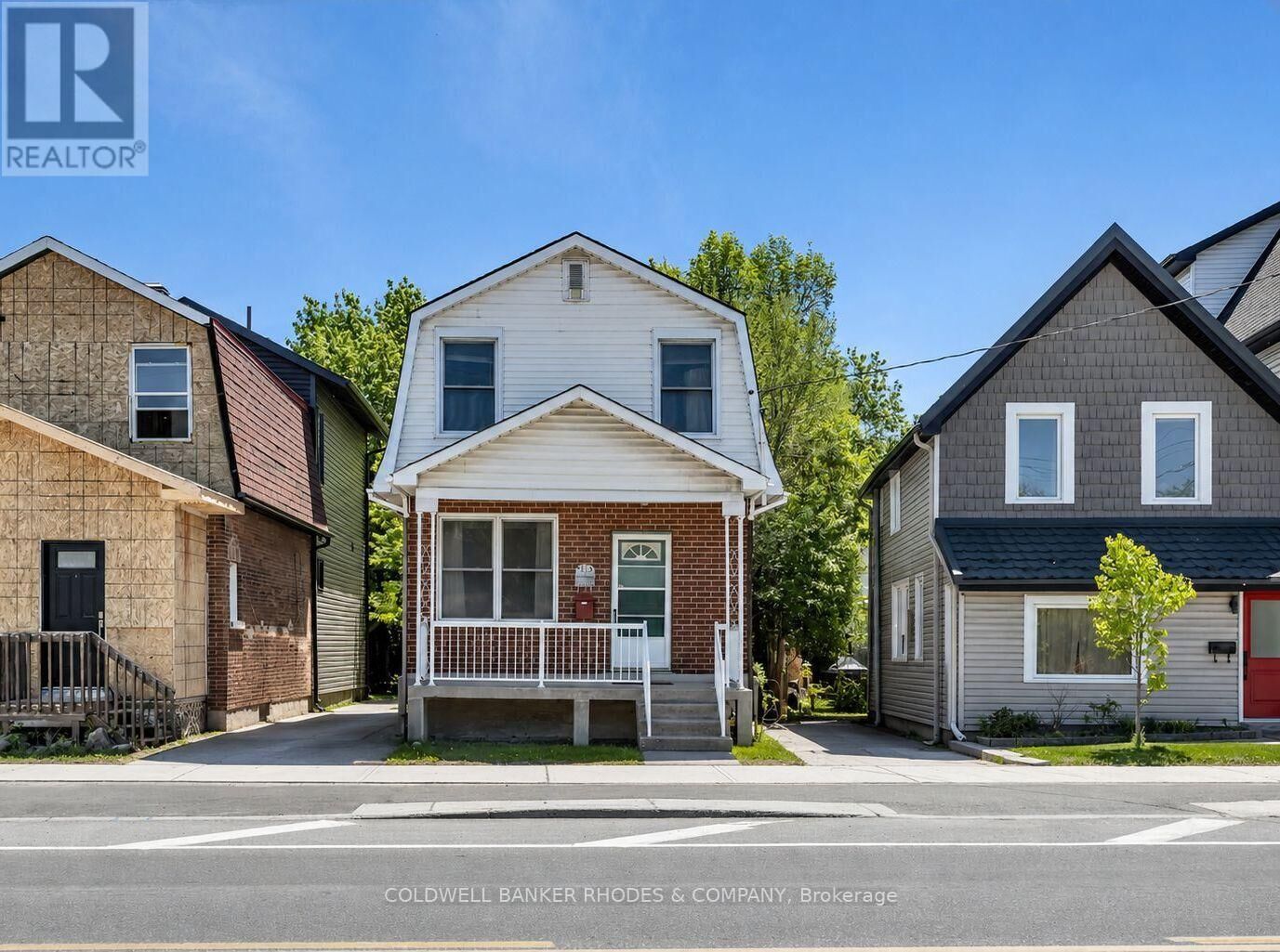 Property Photo: 1758 Scott Street ON K1Y 2N6