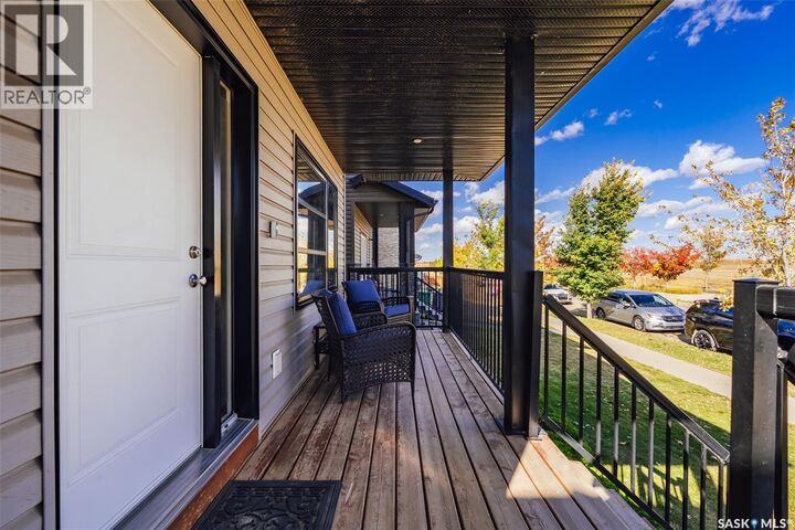 Property Photo:  4119 33rd Street W  SK S7R 0M4 