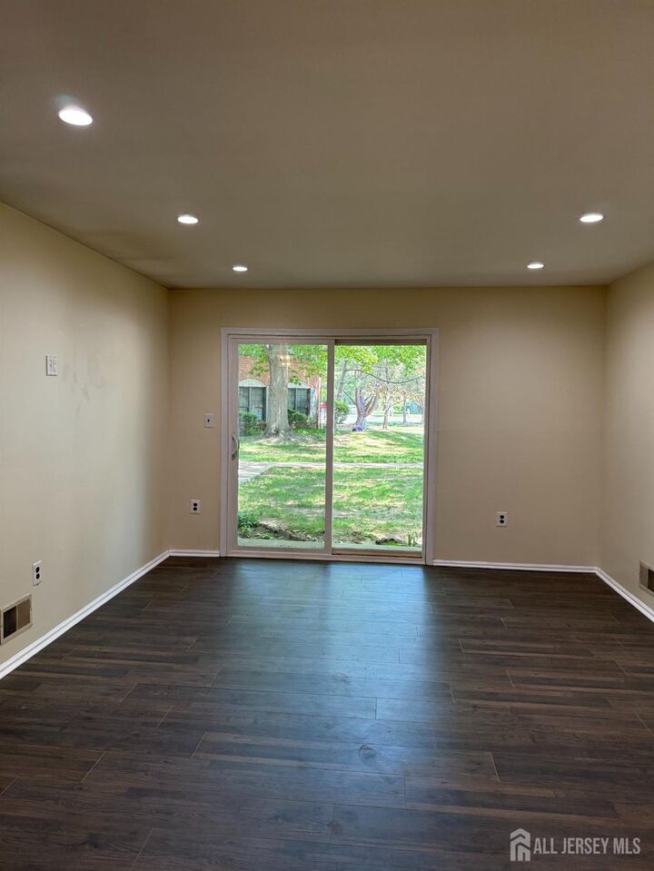 Property Photo:  11 Crabapple Lane  NJ 08823 