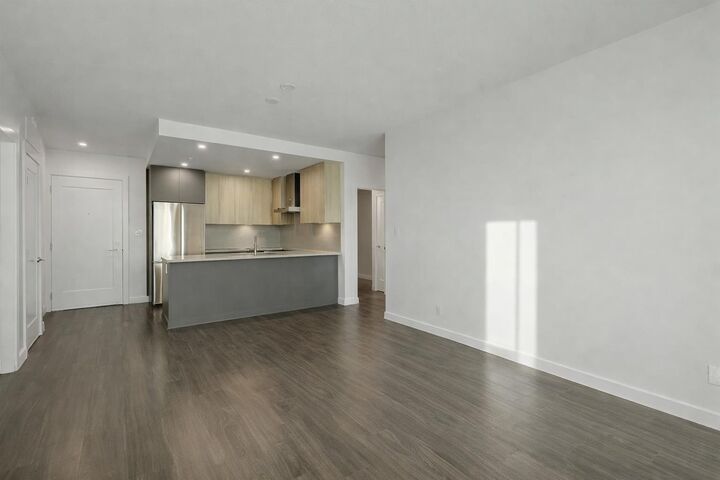 Property Photo:  31940 Raven Avenue 309  BC V2V 0L1 
