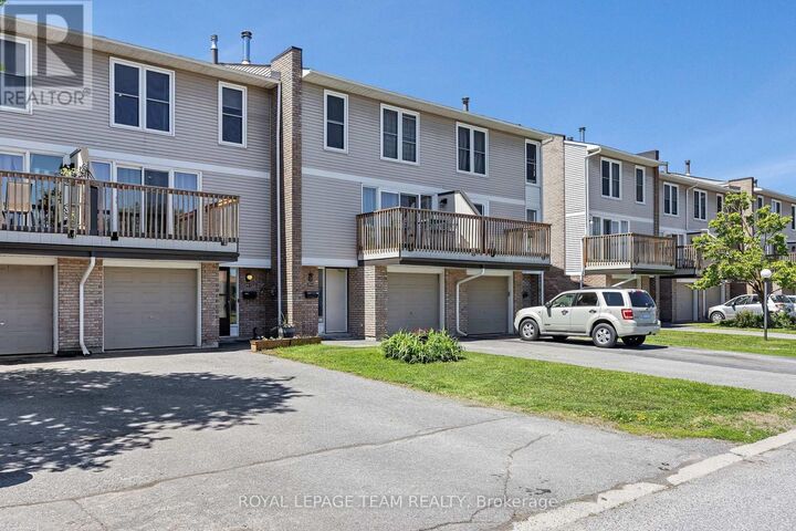 Property Photo:  276 Dalehurst Drive C  ON K2G 4J5 