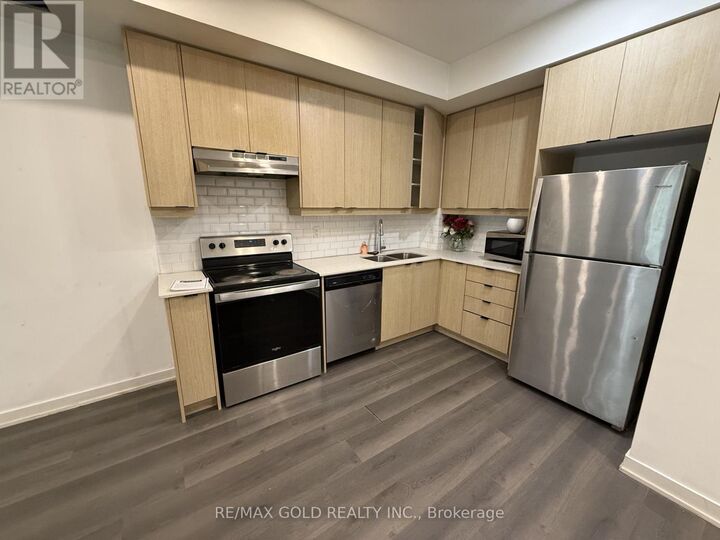 Property Photo:  200 Malta Avenue 92  ON L6Y 6H8 