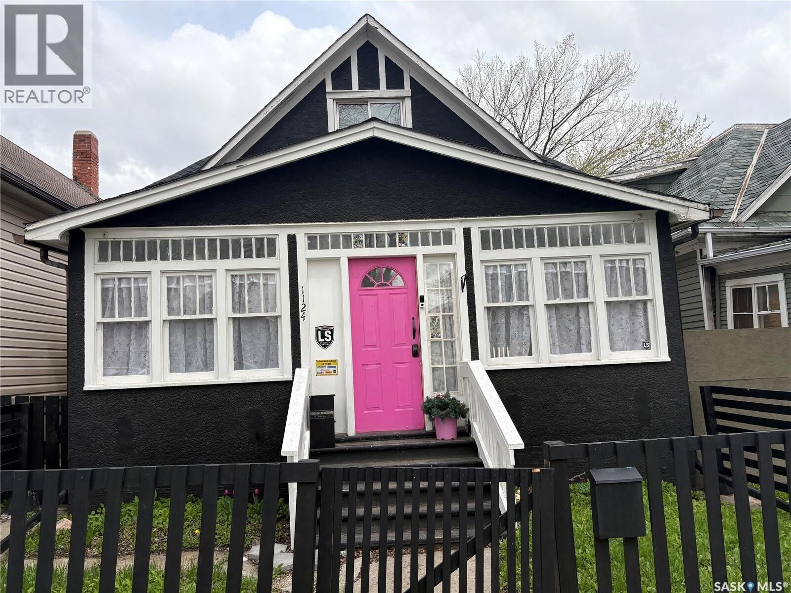 Property Photo: 1124 Victoria Avenue SK S4P 0N7