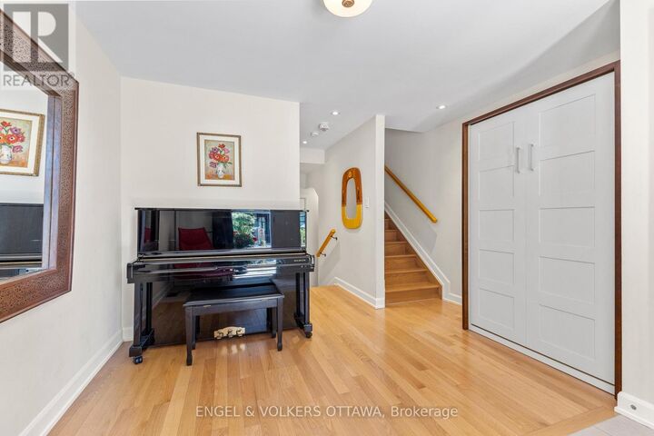 Property Photo:  537 De Mazenod Avenue  ON K1S 5H3 