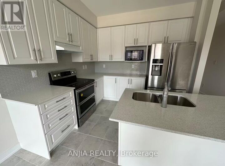 Property Photo:  65 Mikayla Lane  ON L6B 1R1 