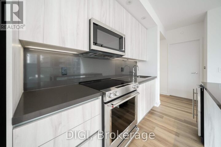 Property Photo:  8 Gloucester Street 2603  ON M4Y 0H8 