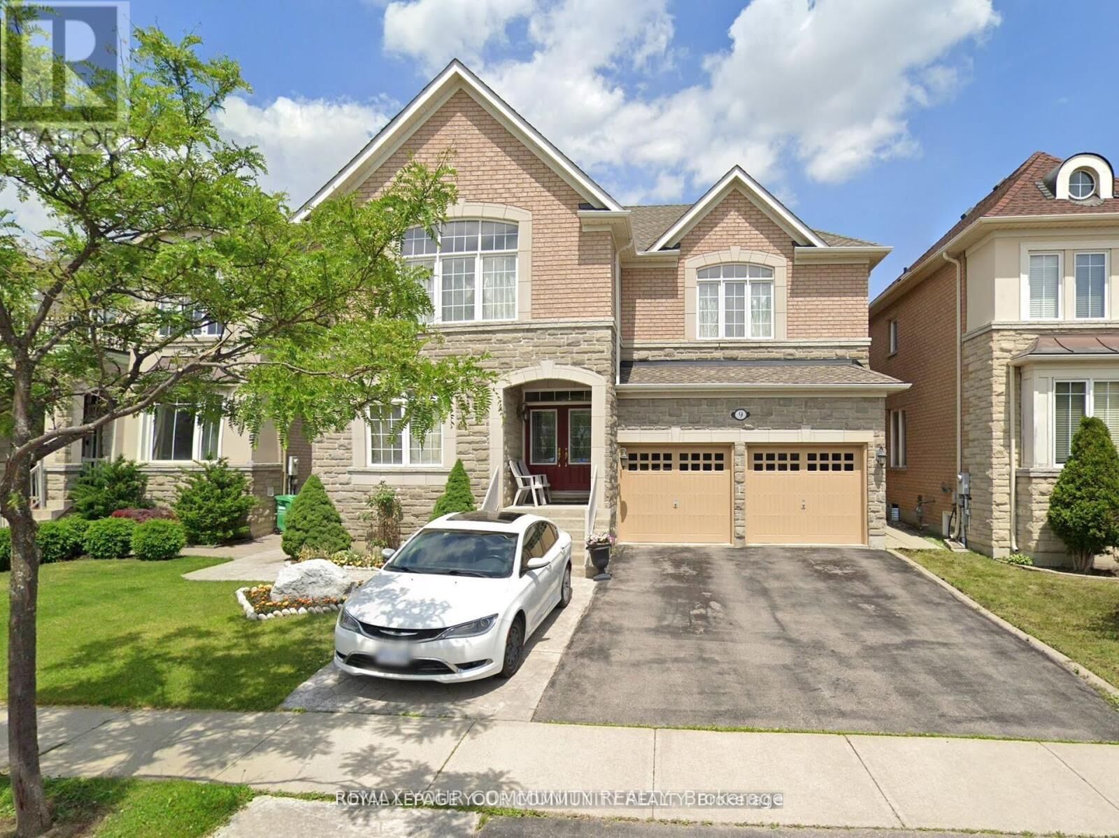 Property Photo:  9 Hawkridge Trail  ON L6P 2T5 