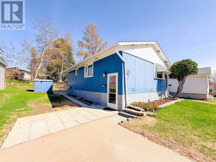 Property Photo:  215 Minto Drive  ON P9N 3K5 