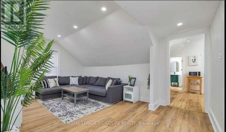 Property Photo: 659 Dolph St Street North Upper ON N3H 2B5