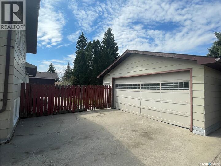 Property Photo:  1510 McKercher Drive  SK S7H 5J9 