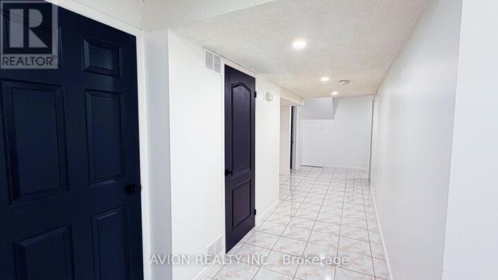 Property Photo: 2 Bute Court Lower ON L6A 1P3