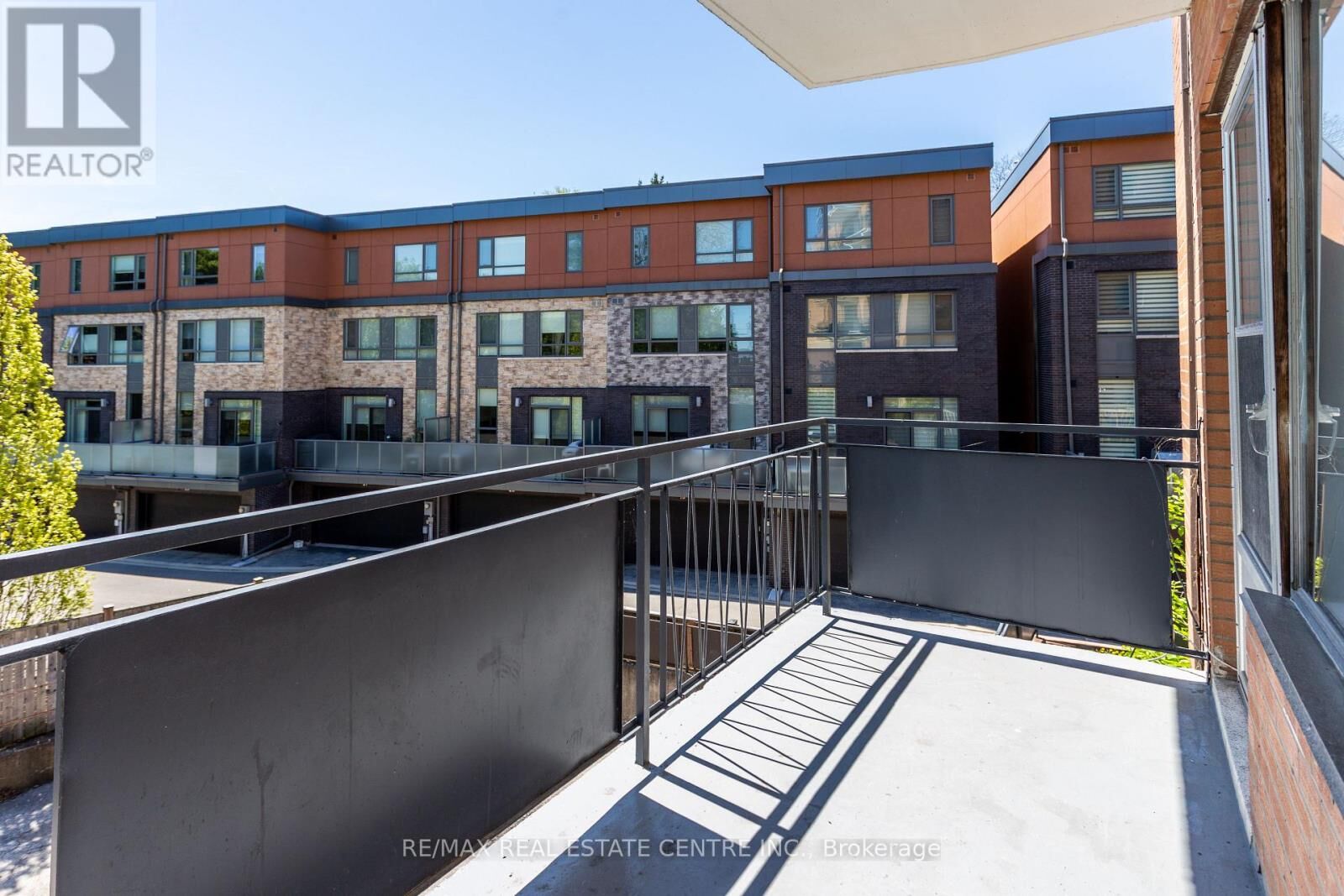Property Photo:  371 Lakeshore Road West 205  ON L5H 1H4 