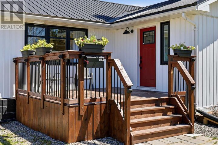 Property Photo:  1452 Peoples Rd  ON P6C 3W8 