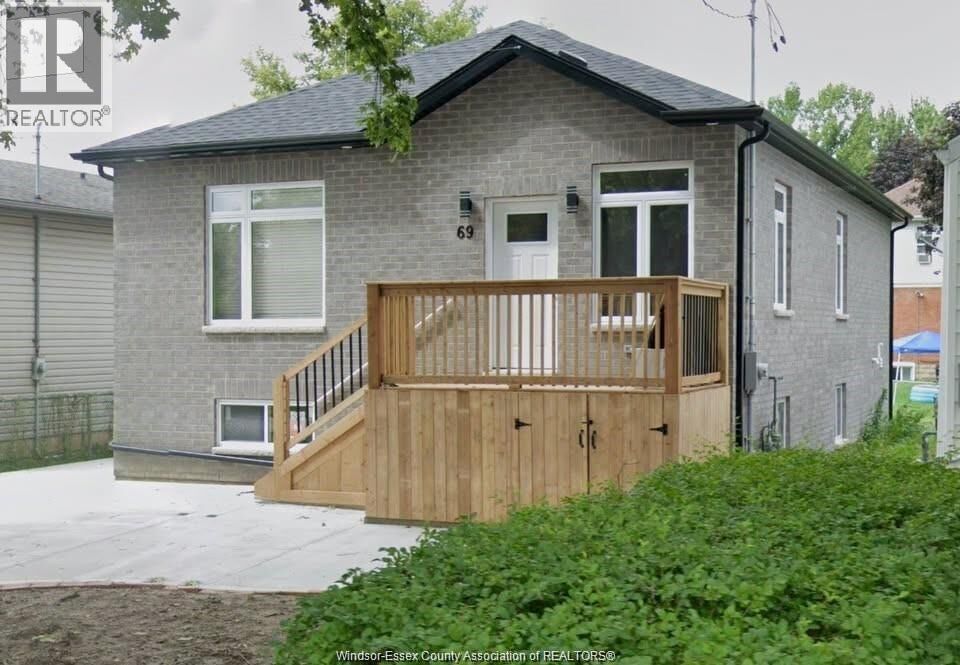Property Photo:  69 Spencer Avenue  ON N7M 1V5 