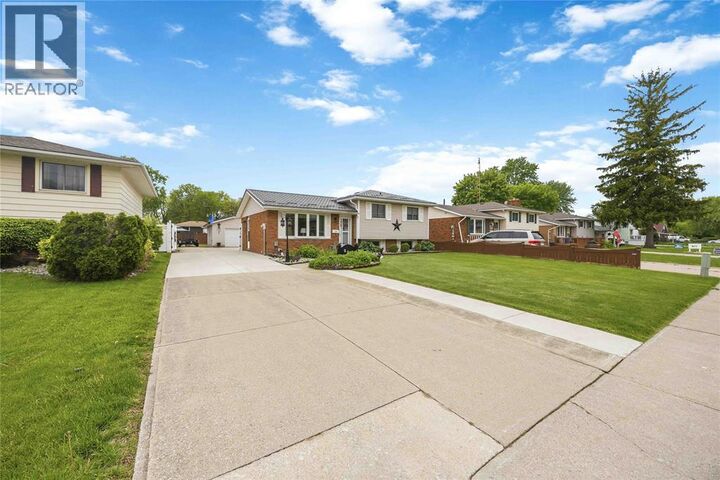 Property Photo:  819 Wellington Street  ON N7T 1J4 