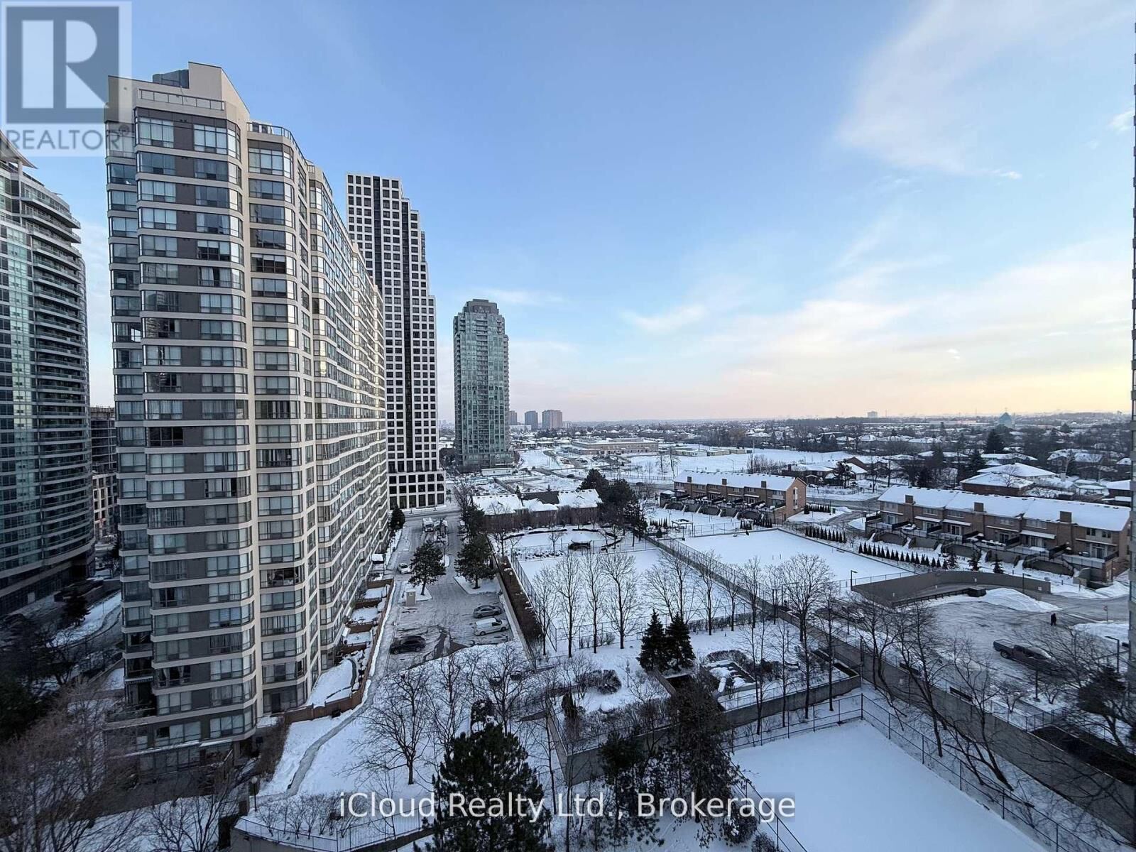 Property Photo:  156 Enfield Place 1509  ON L5B 4L8 